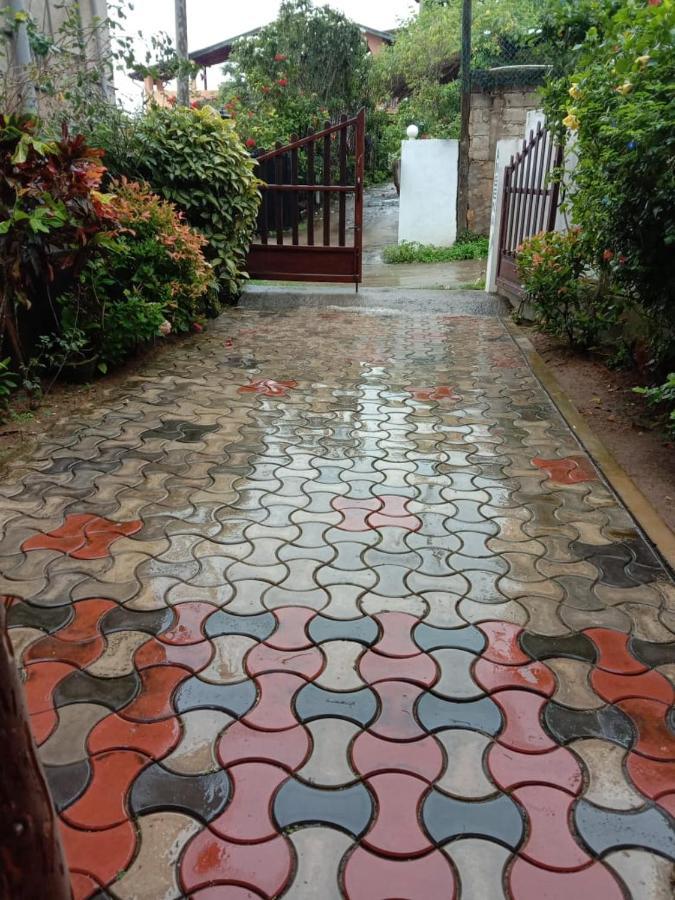 Ameena Homestay Тангалла Экстерьер фото
